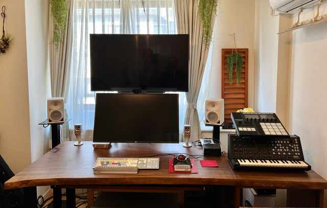 DTMラックと作曲デスクを、ウォールナットの一枚板でオーダーメイド