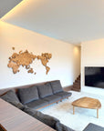 クス材の世界地図。全景縦長。オーダーメイド家具事例写真。