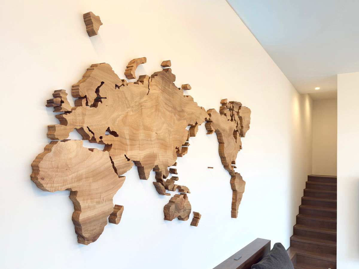 クス材の世界地図。左斜から。オーダーメイド家具事例写真。
