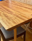 ダイニングにはお気に入りを。タブの一枚板テーブル