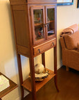 魅せる収納。アンティークデザインのディスプレイ棚