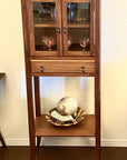 魅せる収納。アンティークデザインのディスプレイ棚