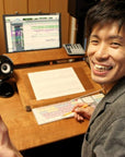 譜面台とデスクが一体となった、音楽制作専用デスク