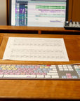 譜面台とデスクが一体となった、音楽制作専用デスク