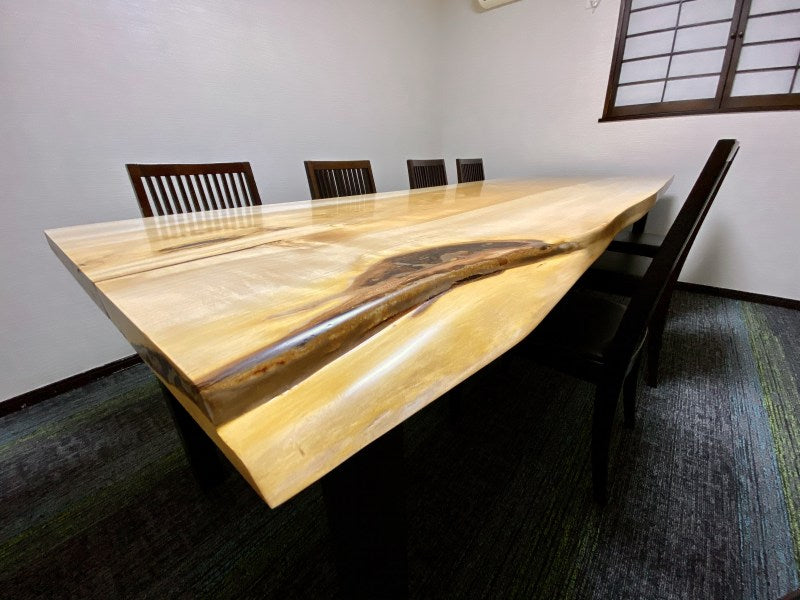 一枚板テーブル『割烹 阿吽』イチョウの木材で制作