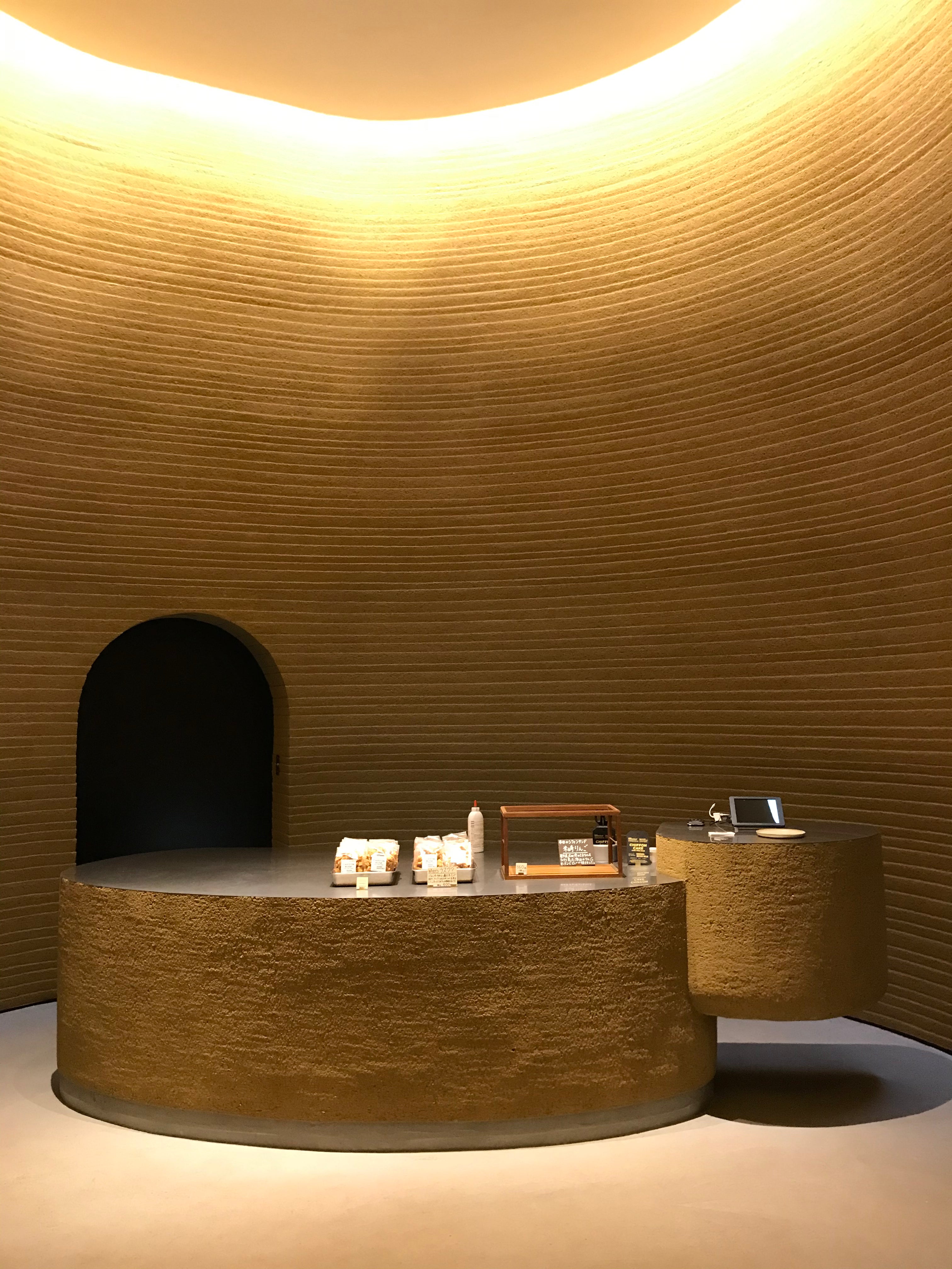 事例写真0。クルックフィールズ。左官コラボ・カウンターテーブル。