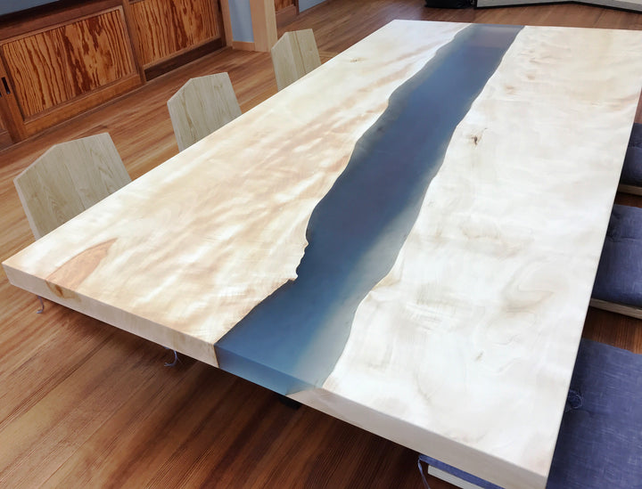 ローテーブル。レジンテーブル。トチ一枚板。オーダーメイド家具事例写真。