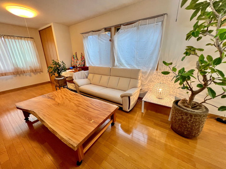 ケヤキ一枚板ローテーブル。