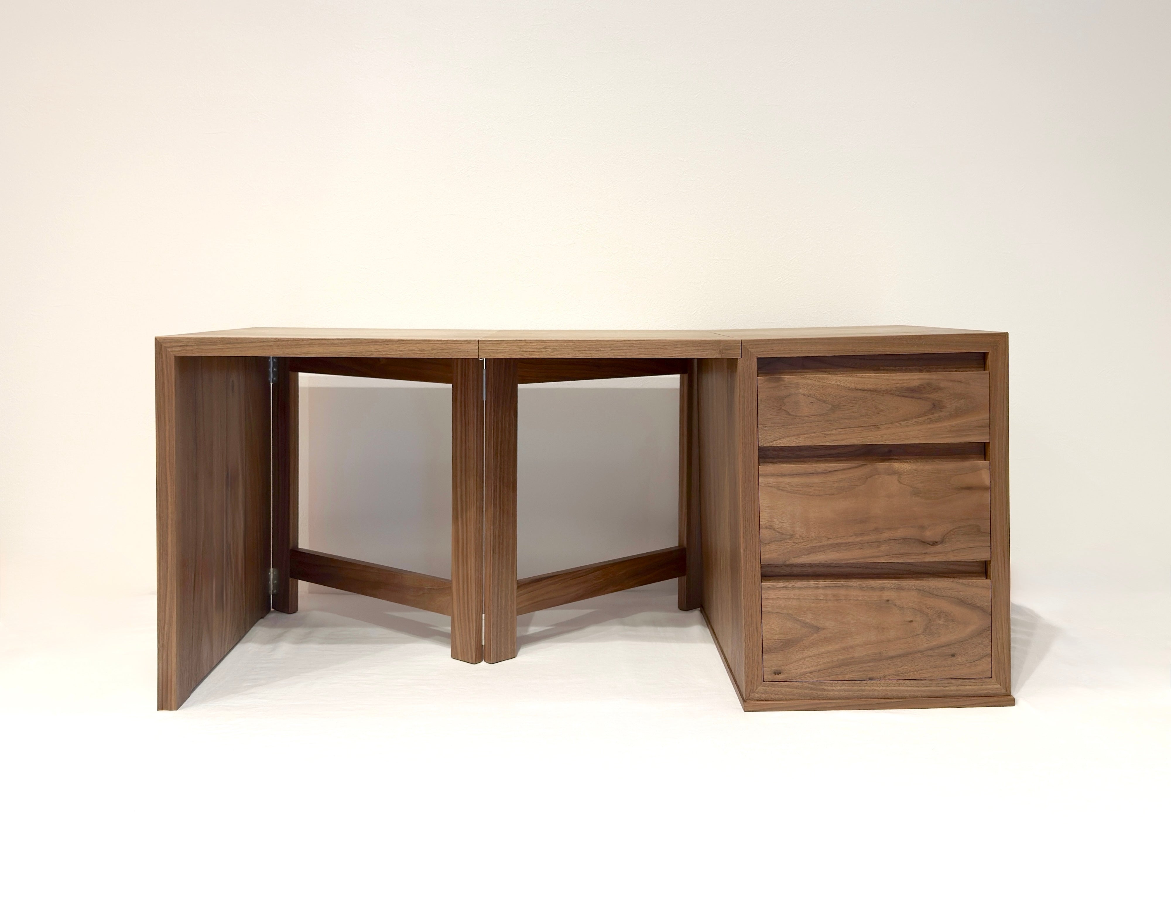 折りたたみ化粧台。開いた状態。オーダーメイド家具事例写真。