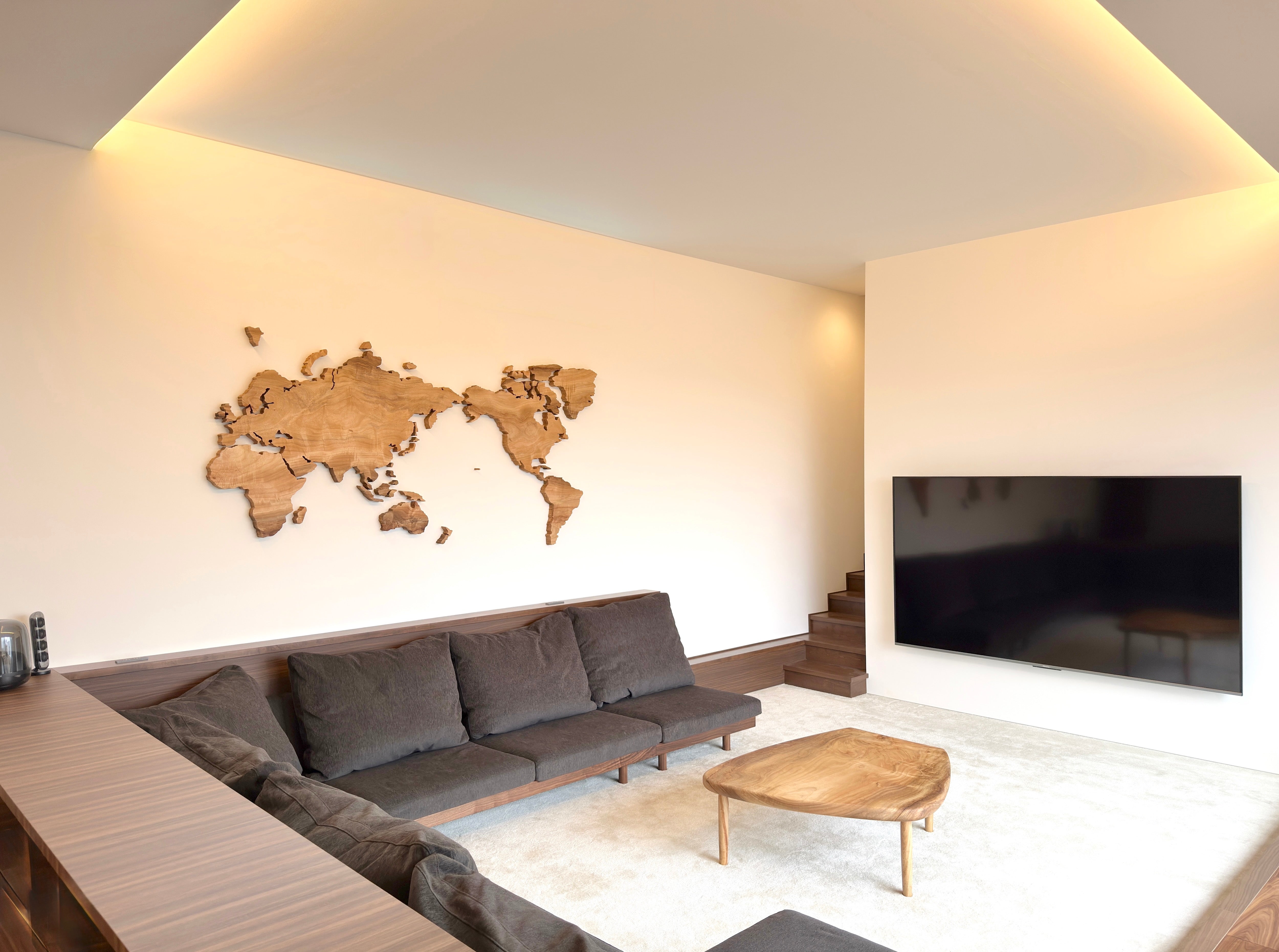 クス材の世界地図。全景。オーダーメイド家具事例写真。