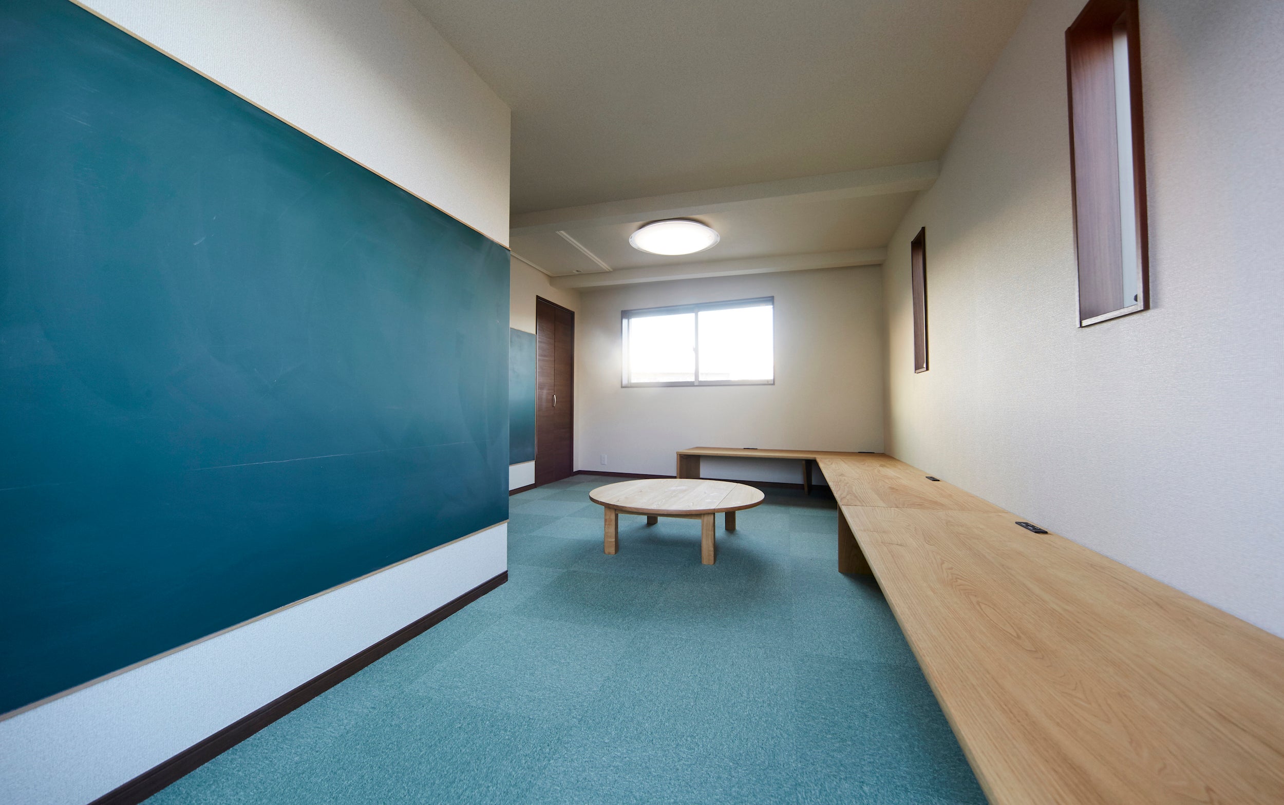 ローテーブル。クリ材。全景２。オーダーメイド家具事例写真。