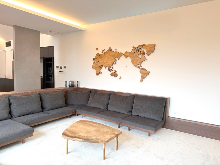 クス材の世界地図。右からの全景。オーダーメイド家具事例写真。
