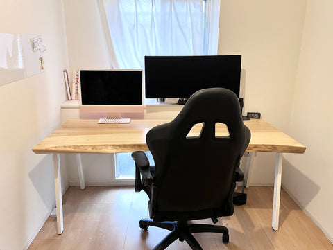 在宅ワークのやる気が上がる、イチョウの一枚板デスク