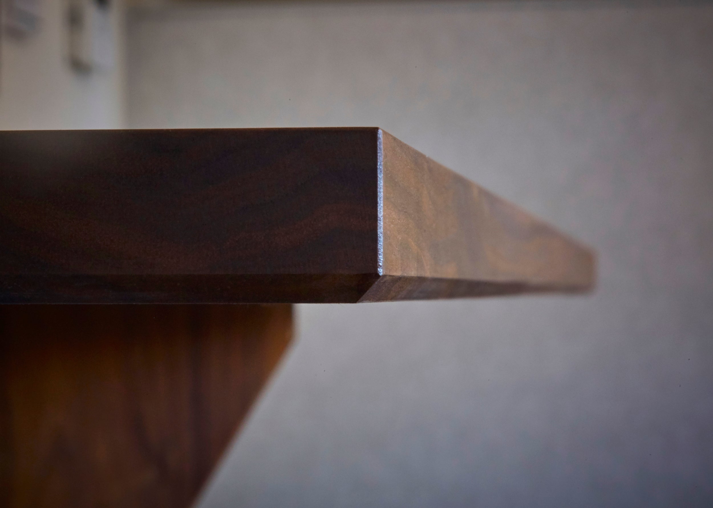 カウンターデスク。ウォールナット一枚板。アップ。オーダーメイド家具事例写真。