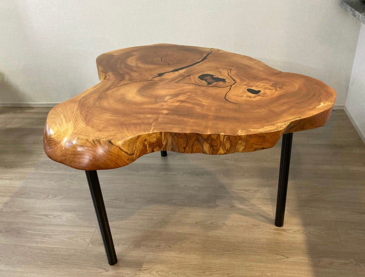 リメイクテーブル。斜め上から。ケヤキ一枚板。事例写真。