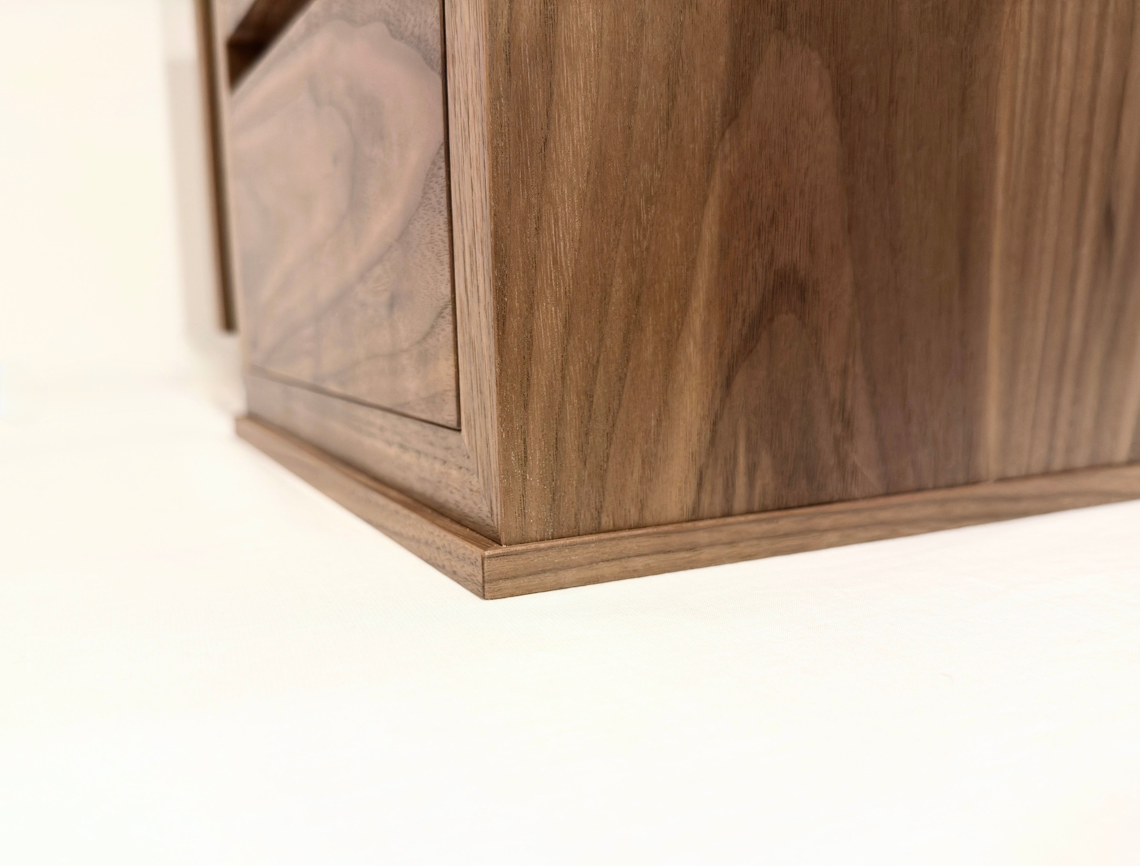 折りたたみ化粧台。底面アップ。オーダーメイド家具事例写真。