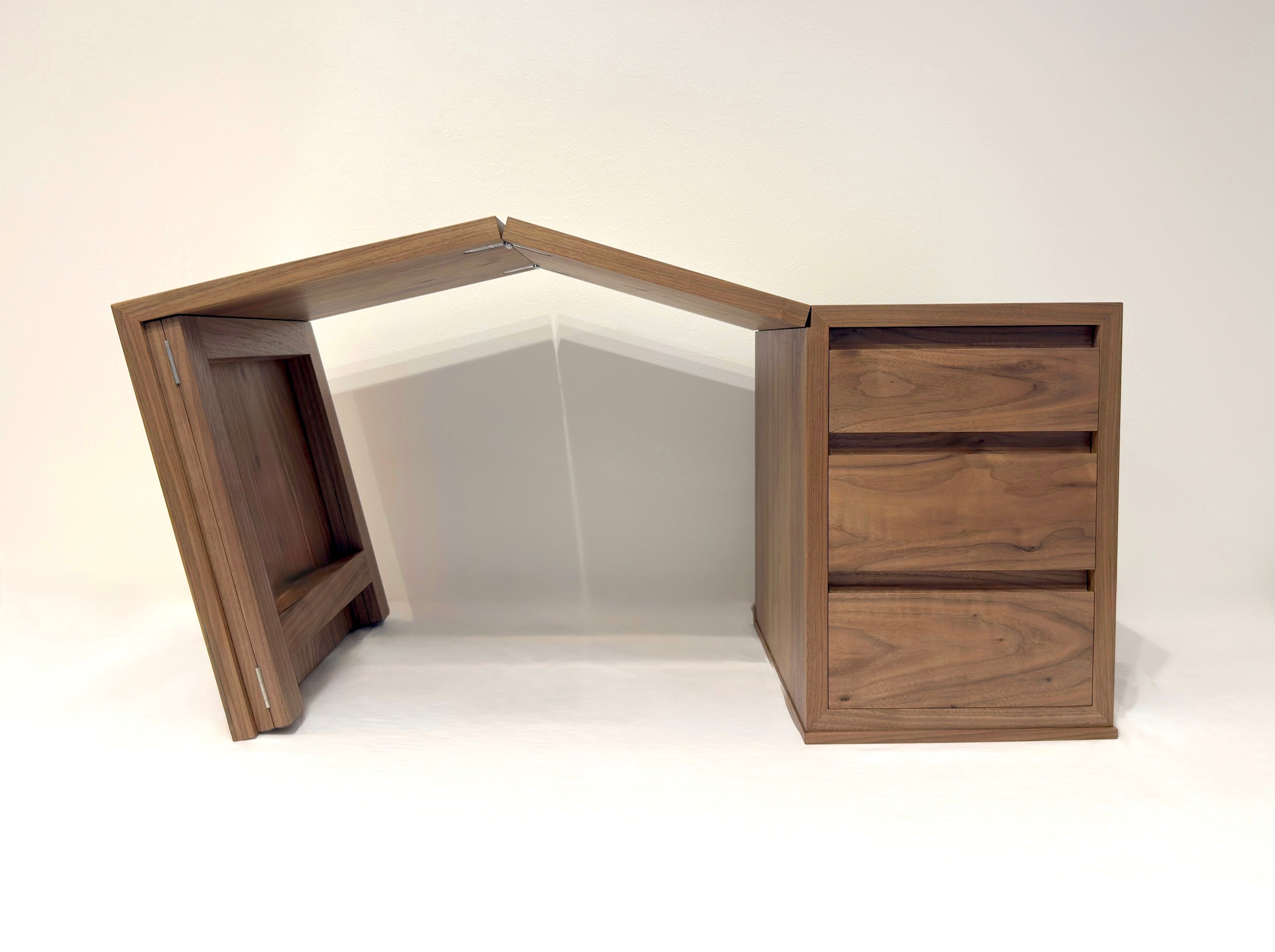 折りたたみ化粧台。折りたたみ途中１。オーダーメイド家具事例写真。