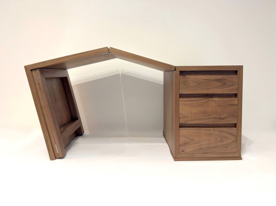 折りたたみ化粧台。折りたたみ途中１。オーダーメイド家具事例写真。