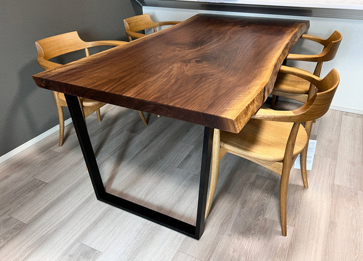ウォールナット一枚板テーブル。