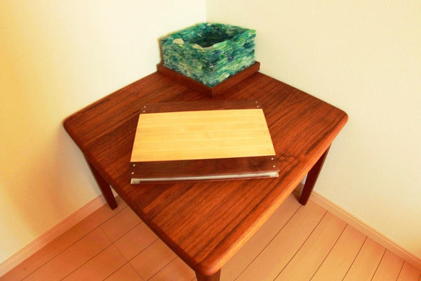 オリジナルランプ専用、ウォールナット材のローテーブル