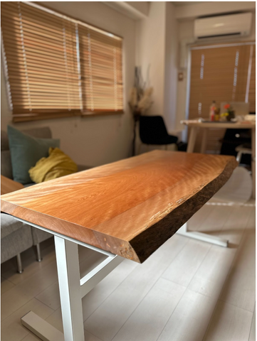 ソファに合わせた高さ！ミズメザクラの一枚板テーブル
