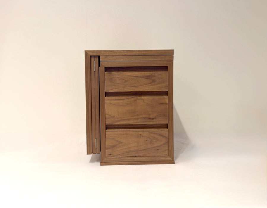 折りたたみ化粧台。折りたたんだ状態。オーダーメイド家具事例写真。