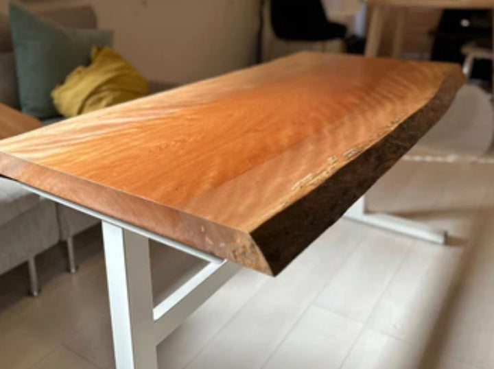 ミズメザクラ一枚板テーブル。