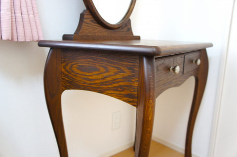 自分自身ともっと向き合う場所を。猫脚ドレッサー