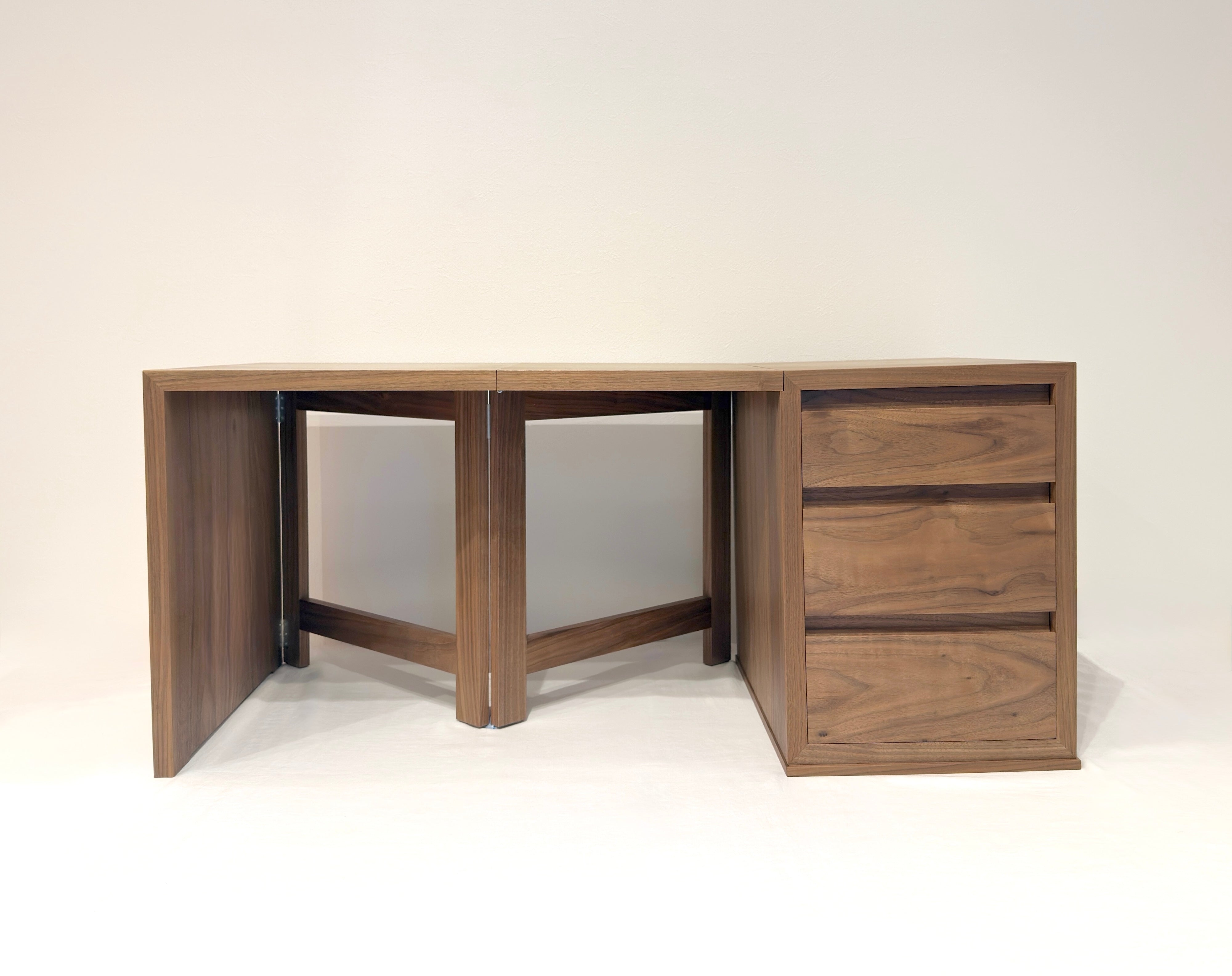 折りたたみ化粧台。正面からの全景。オーダーメイド家具事例写真。