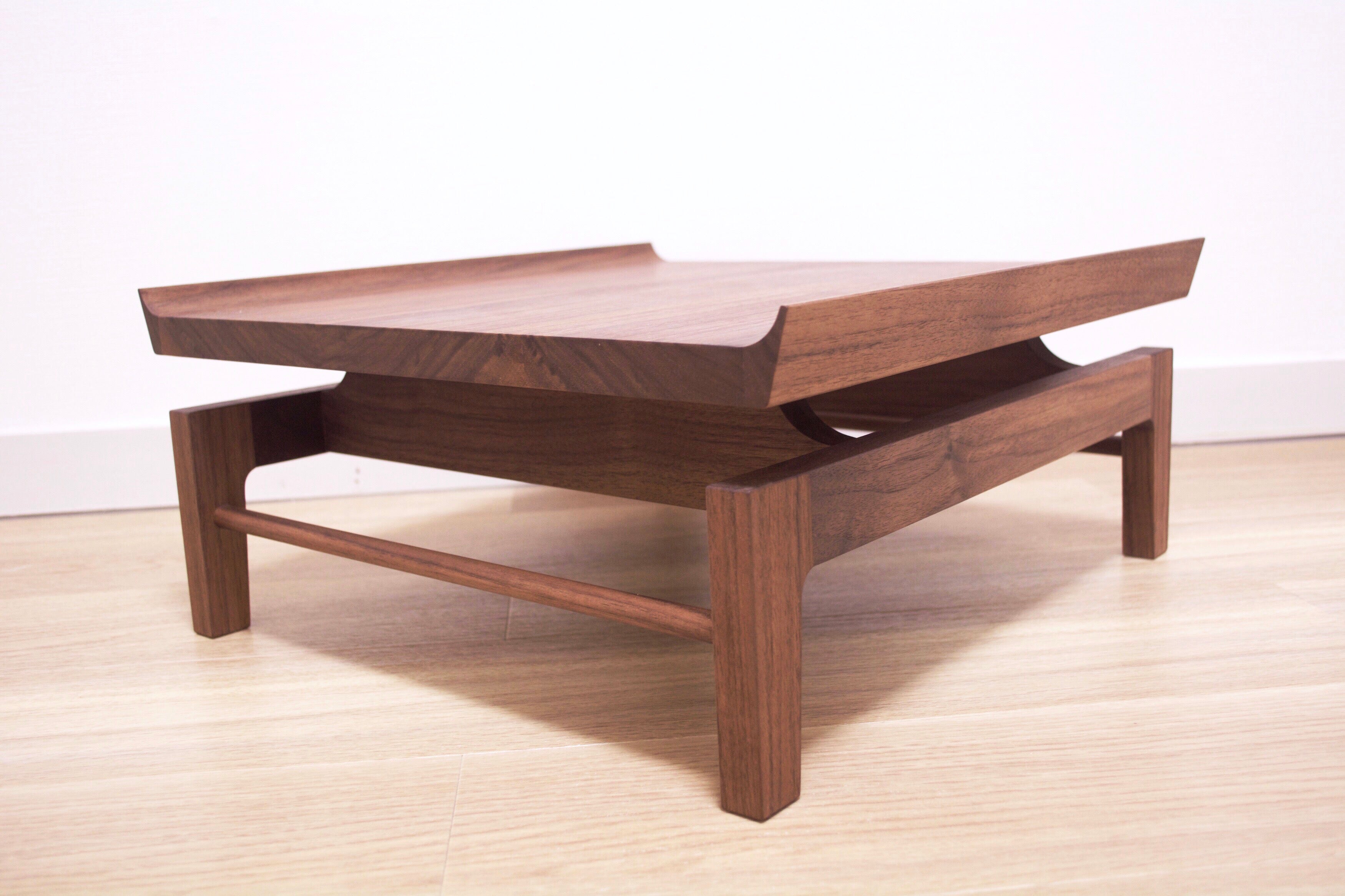 事例写真6。サイズも用途もリメイク。ウォールナットのローテーブル。