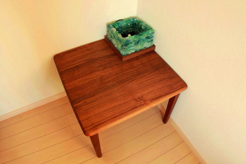 オリジナルランプ専用、ウォールナット材のローテーブル