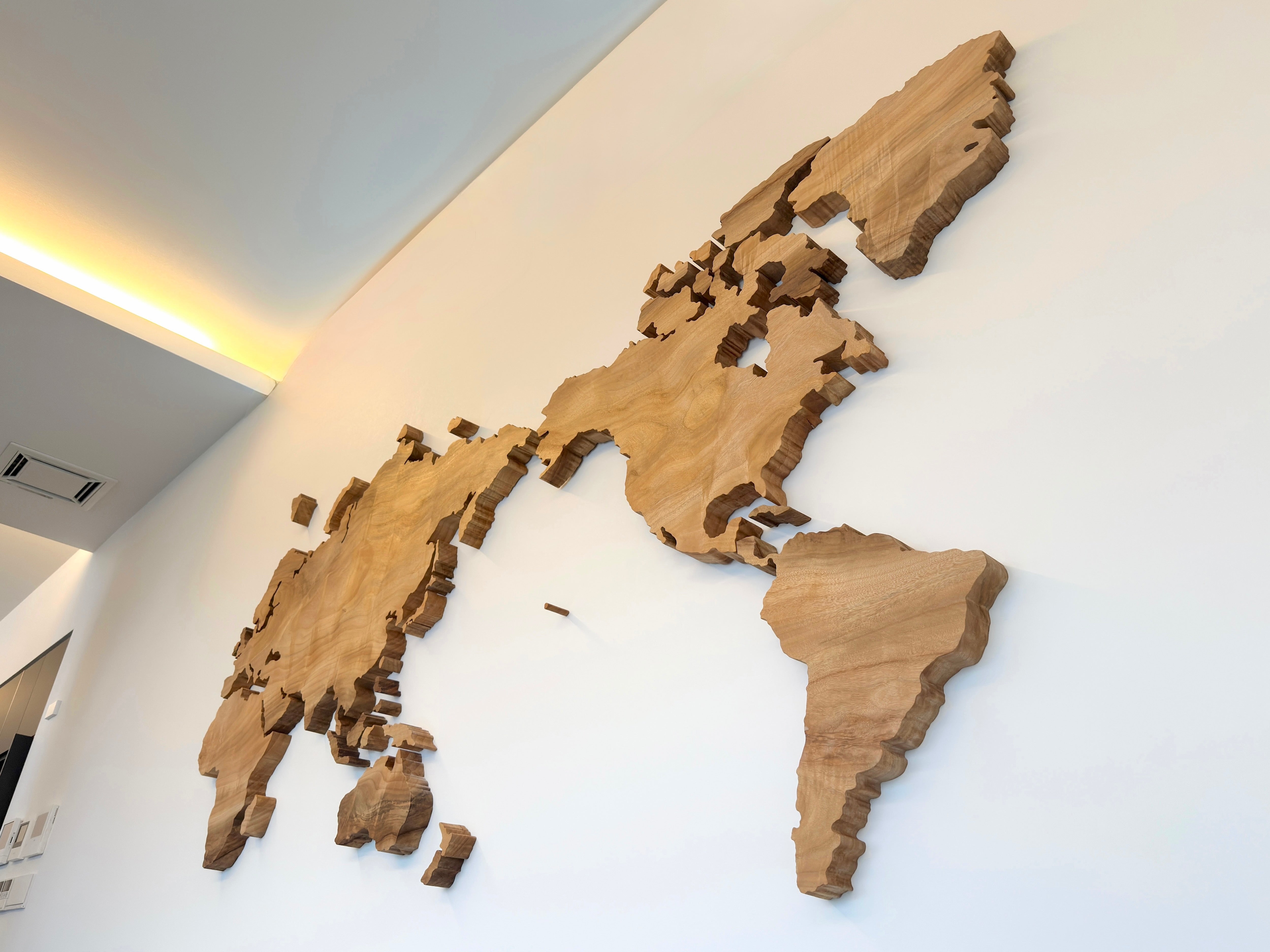 クス材の世界地図。下から。オーダーメイド家具事例写真。