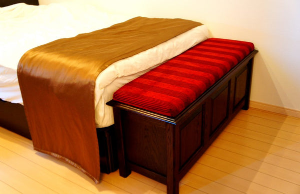 高級ホテル仕様のアンティーク調ベッドフットベンチ