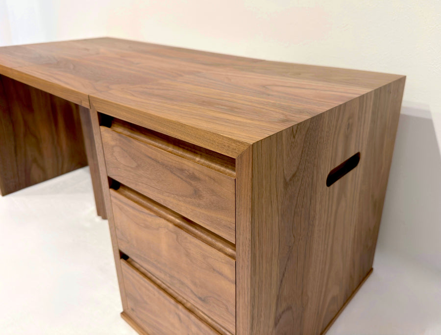 折りたたみ化粧台。引き出し部斜め上から。オーダーメイド家具事例写真。