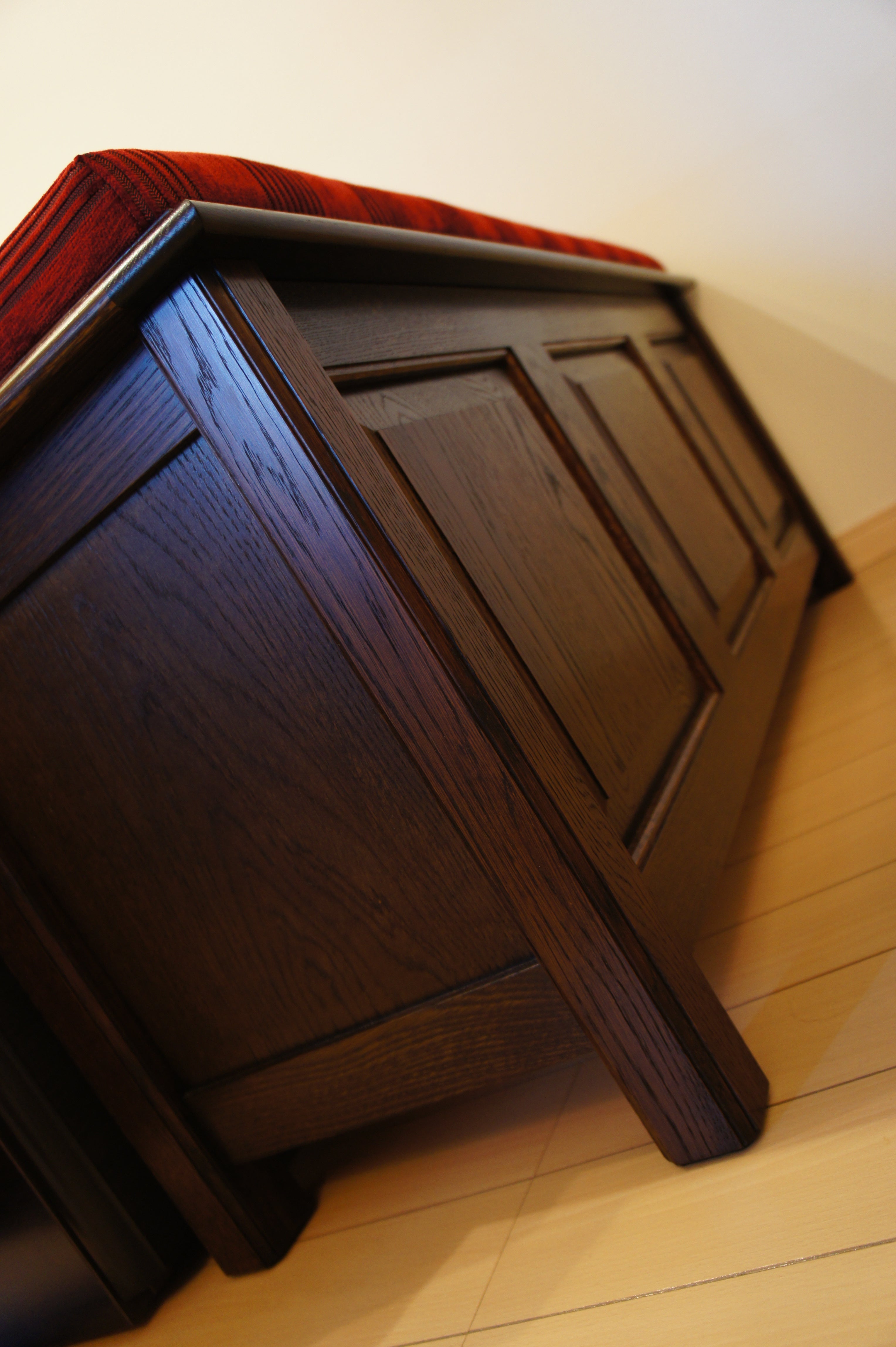 高級ホテル仕様のアンティーク調ベッドフットベンチ