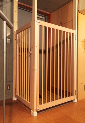 猫と人が安心して暮らせる、玄関用のねこ脱走防止用柵