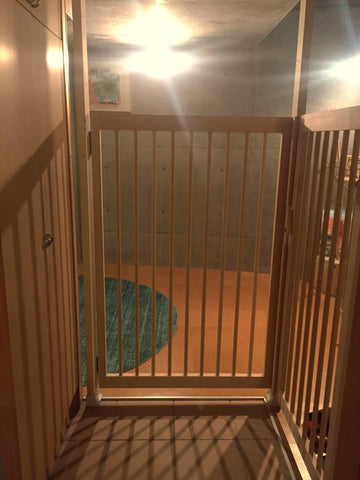 猫と人が安心して暮らせる、玄関用のねこ脱走防止用柵