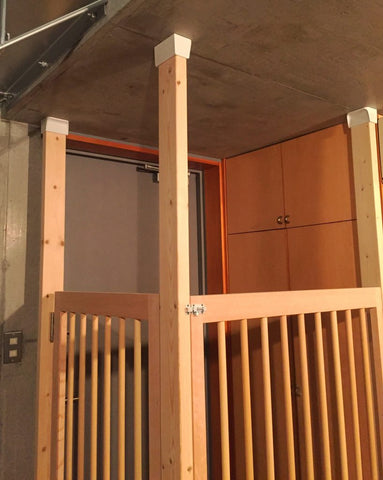 猫と人が安心して暮らせる、玄関用のねこ脱走防止用柵