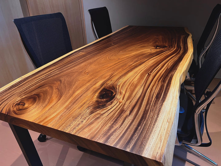 モンキーポッド一枚板テーブル。