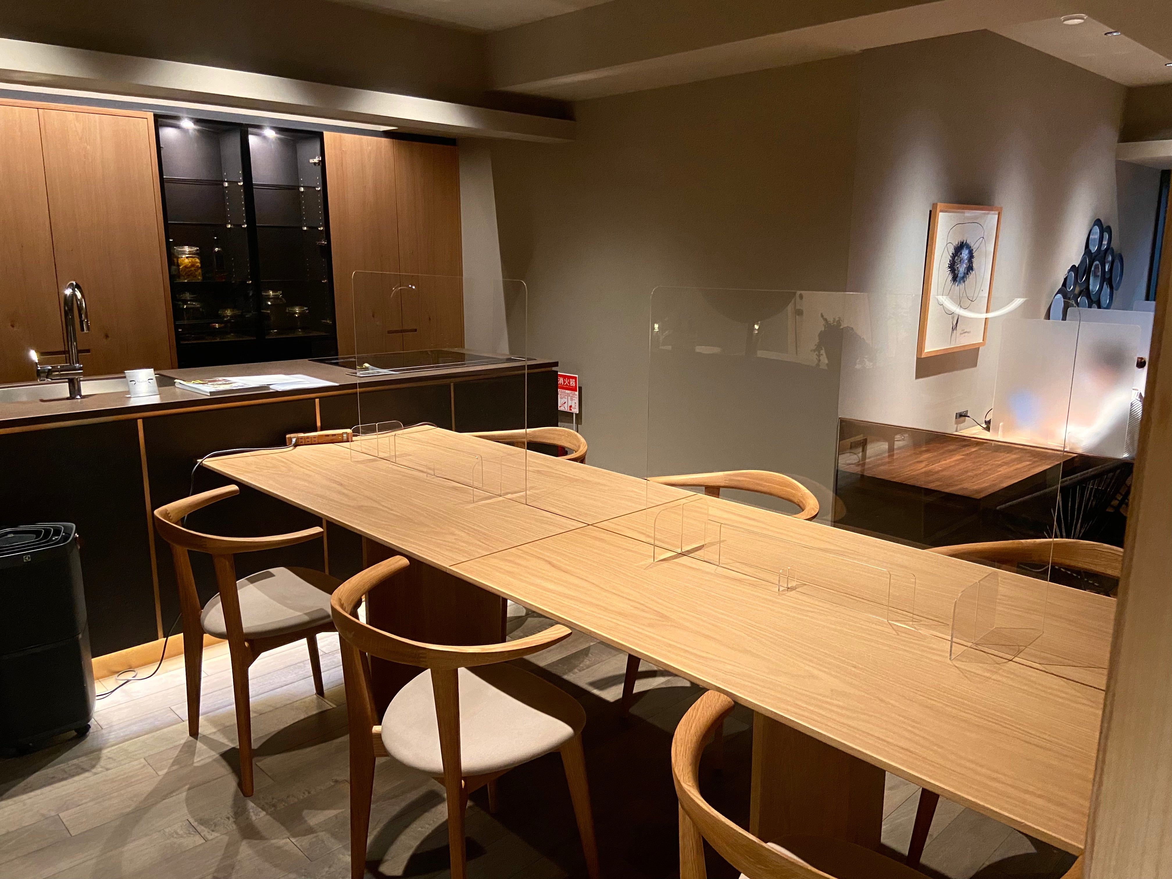 ダイニングテーブル。全景。オーク材。SEIRYU CAFE。事例写真。