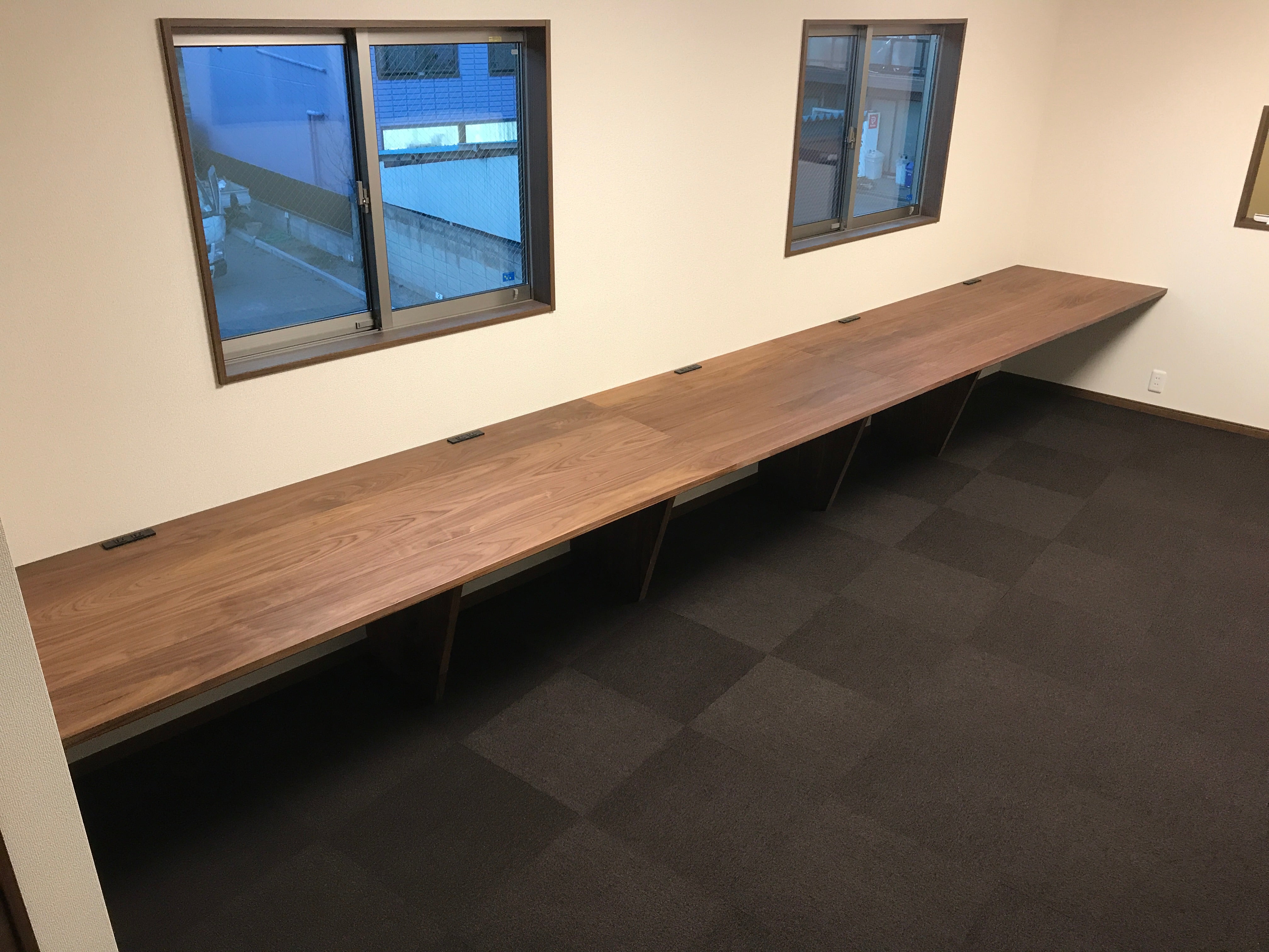 カウンターデスク。ウォールナット一枚板。上から。オーダーメイド家具事例写真。