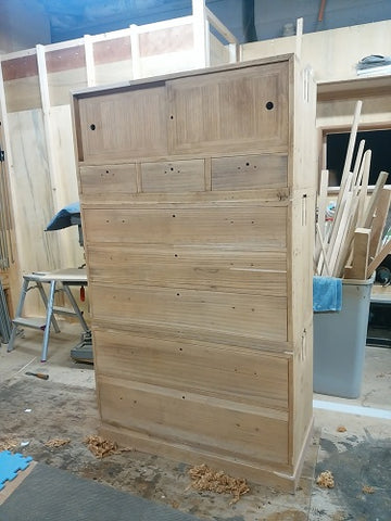 祖母から孫へ、さらにその孫まで使い継ぐ。桐たんす修理