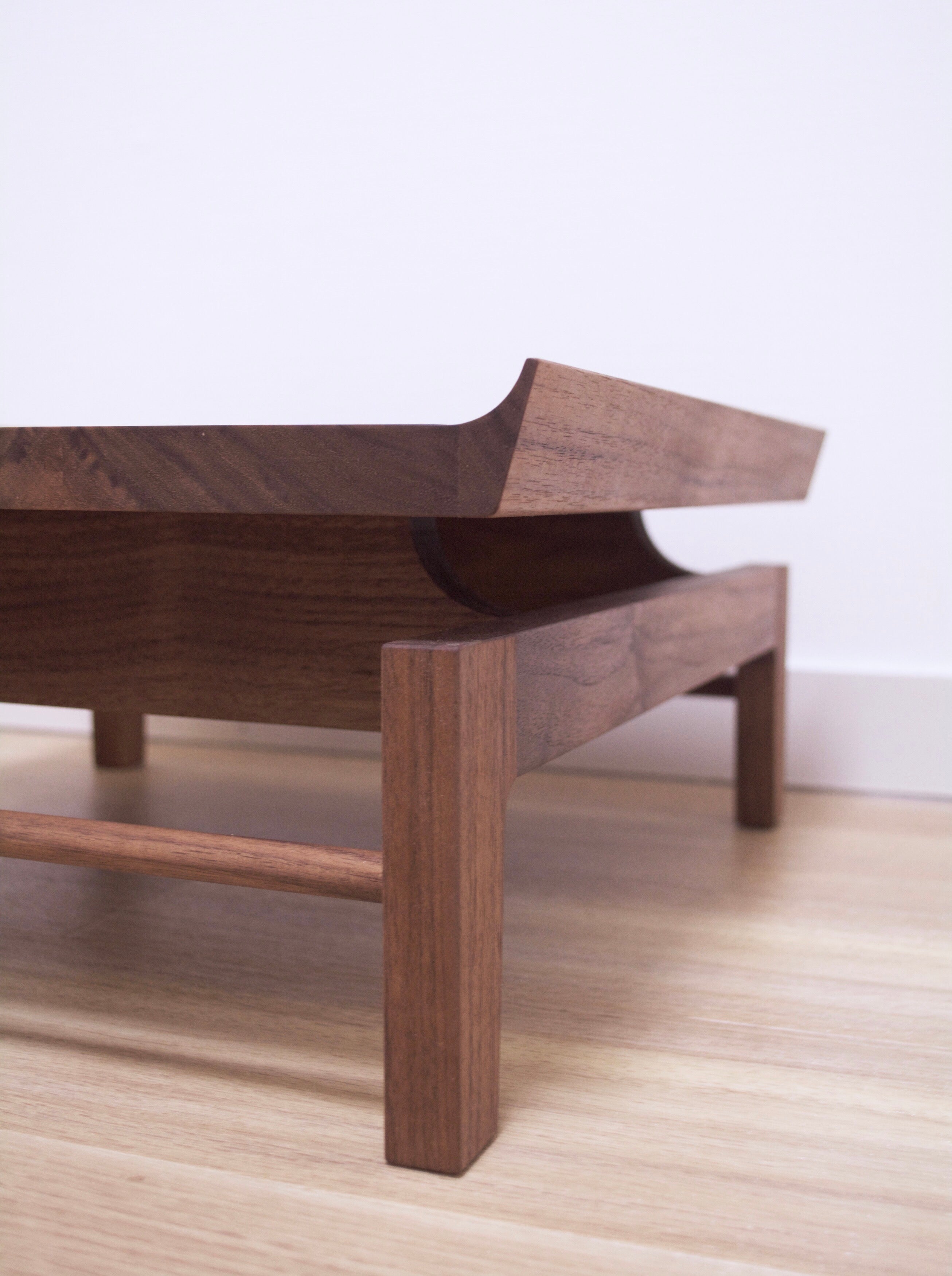 事例写真7。サイズも用途もリメイク。ウォールナットのローテーブル。