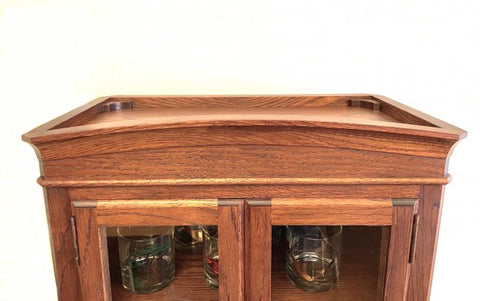 魅せる収納。アンティークデザインのディスプレイ棚