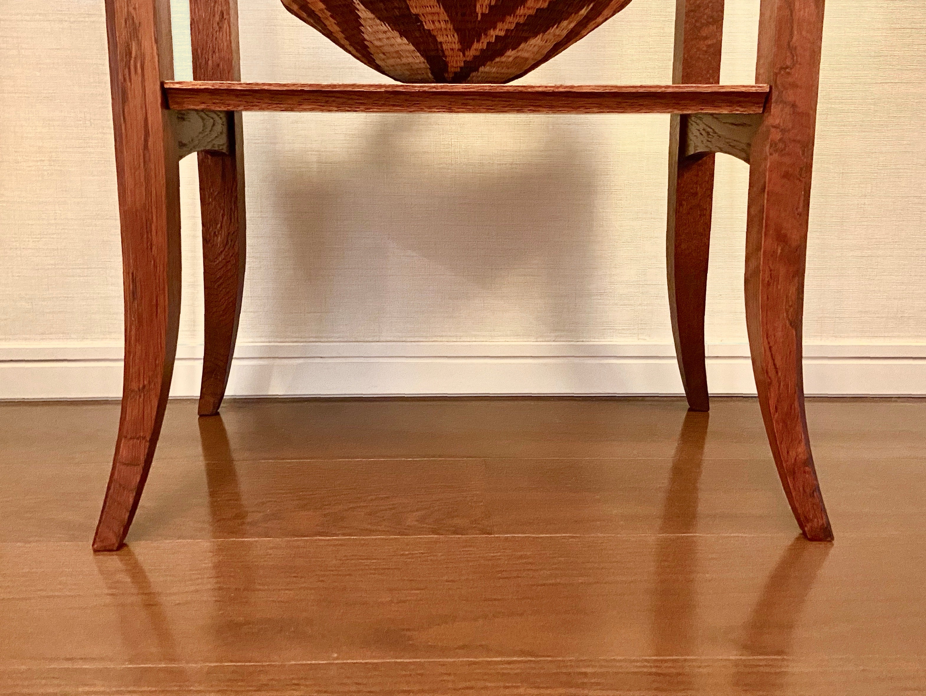 魅せる収納。アンティークデザインのディスプレイ棚