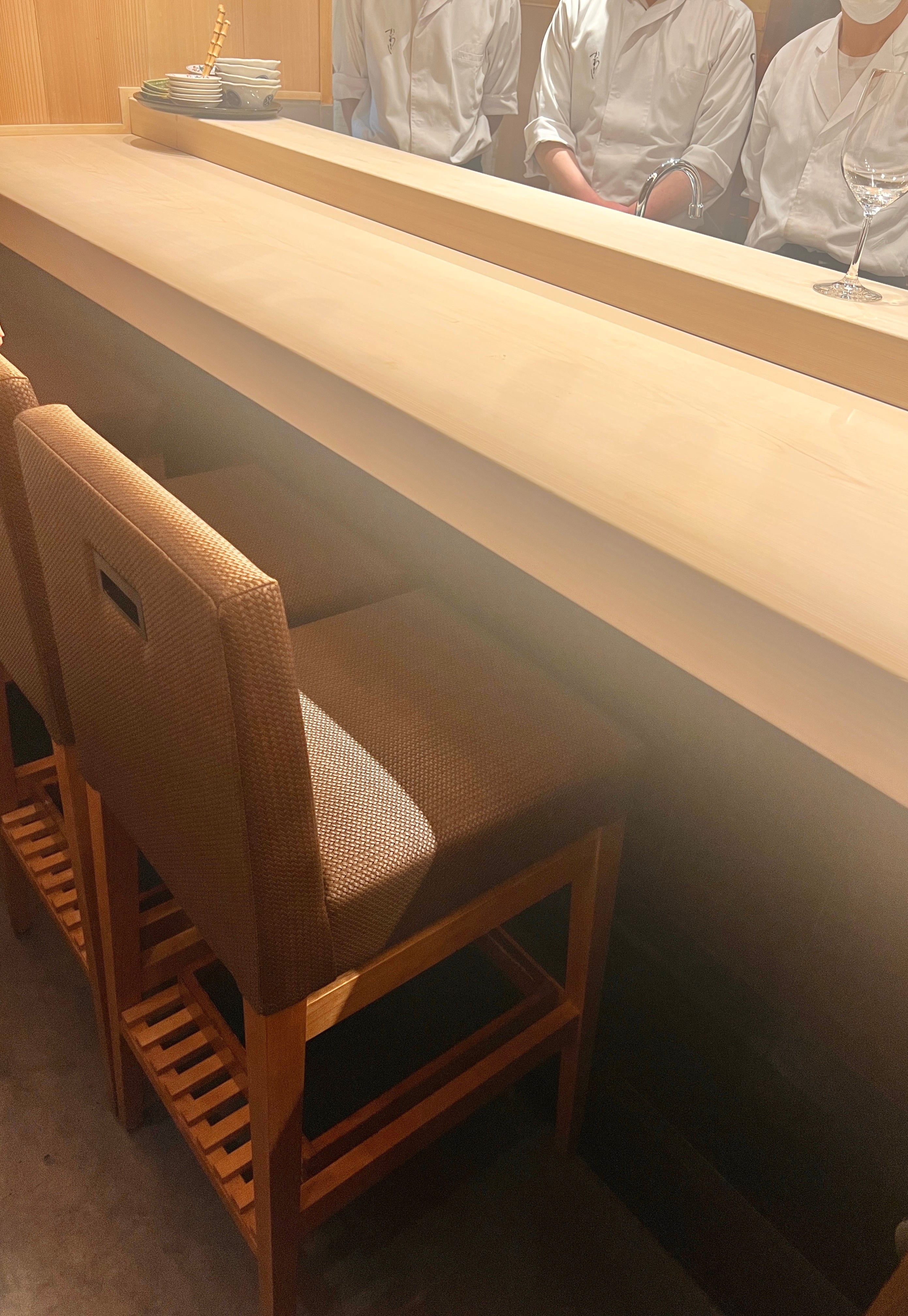 『麻布 かどわき』三ツ星レストランのこだわりのチェア