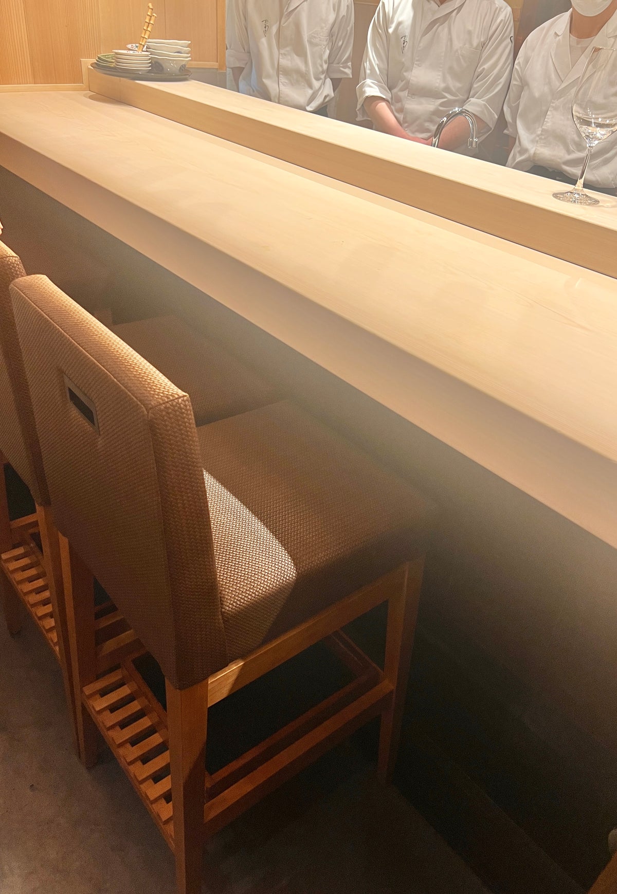 『麻布 かどわき』三ツ星レストランのこだわりのチェア