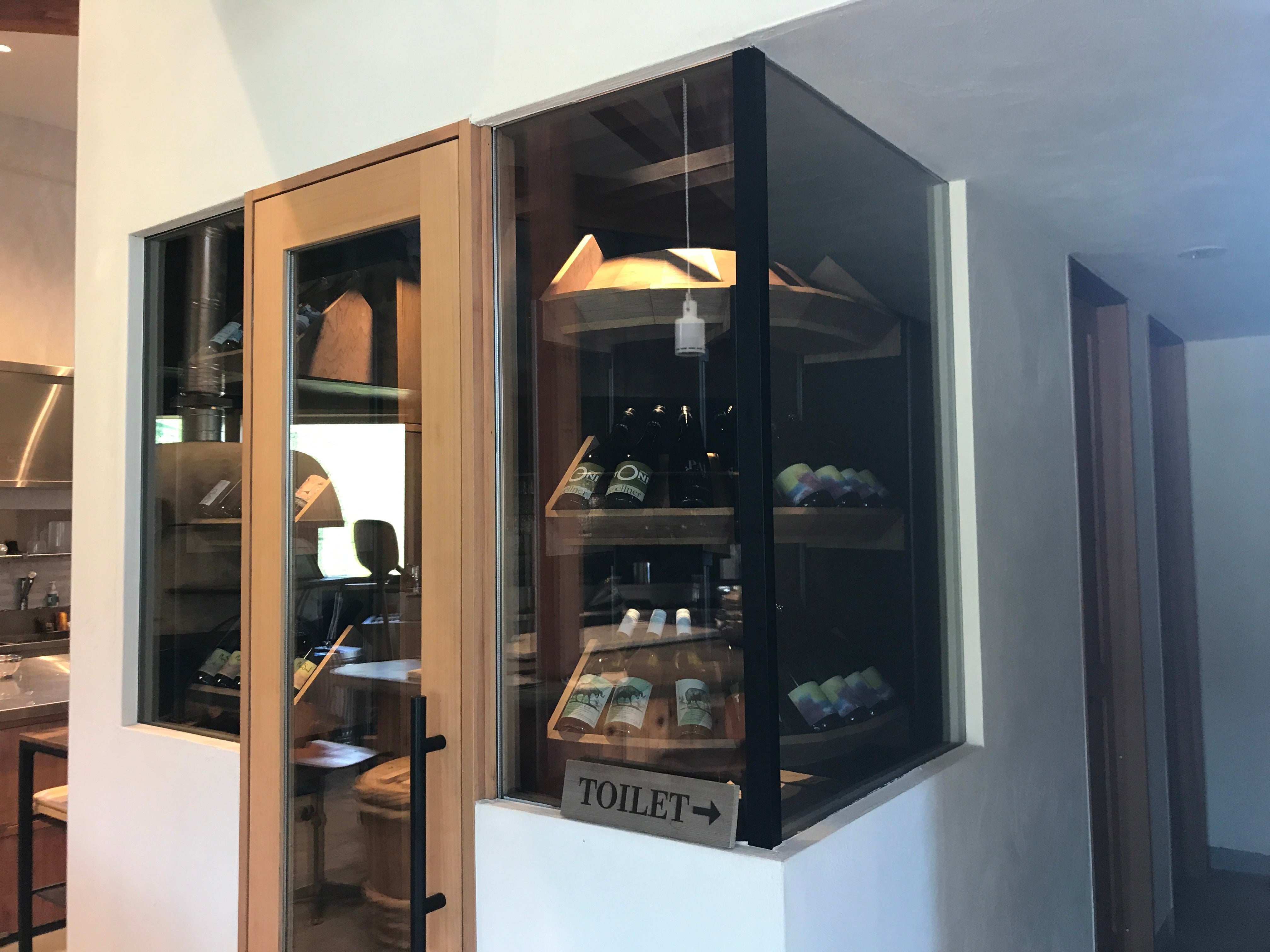 事例写真3。クルックフィールズ。ワインラック。