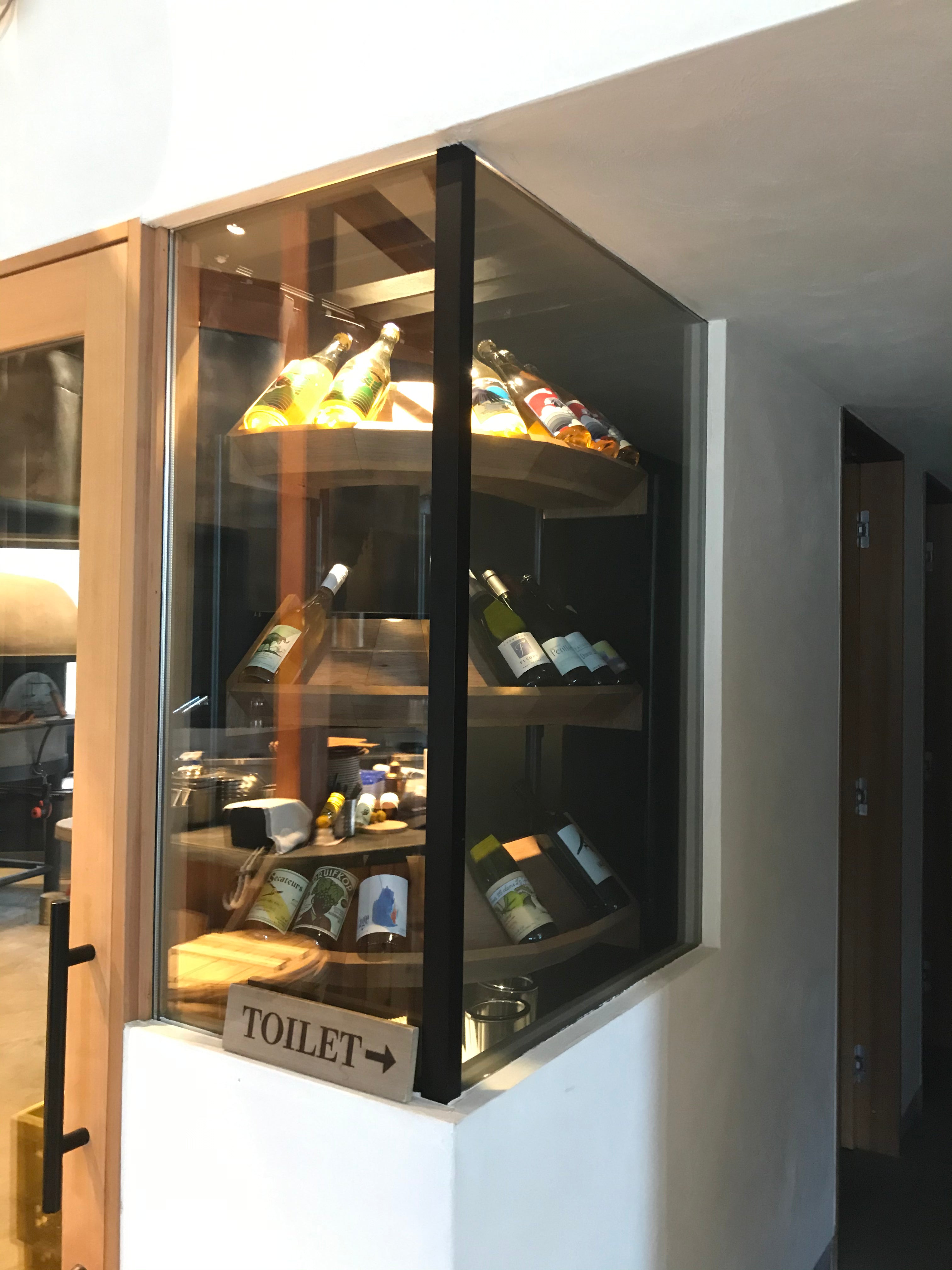 事例写真4。クルックフィールズ。ワインラック。