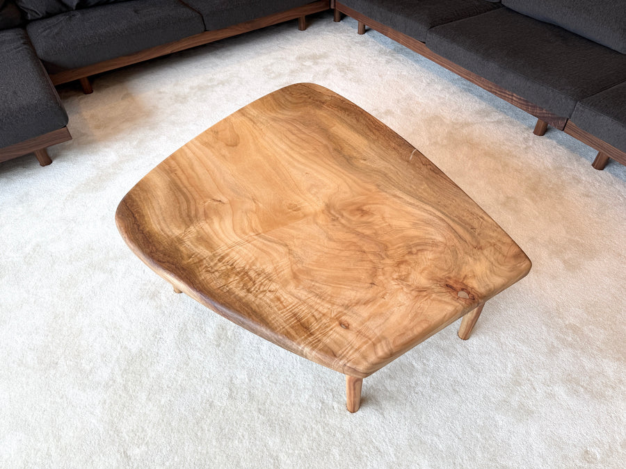 クス材のローテーブル。反対から見た形。オーダーメイド家具事例写真。